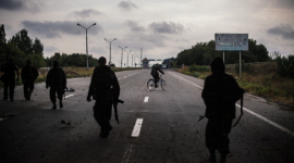 Жители Макеевки прогоняют террористов и зарывают окопы