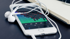 Айфоны и наушники Apple – оптимальные подарки для близких людей! 