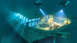 Рідкісні підводні фотографії примарних уламків бойових машин, гелікоптерів, танків. ФОТОрепортаж