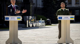 Глава НАТО під час візиту до Києва заявив, що потоки озброєнь до України збільшаться