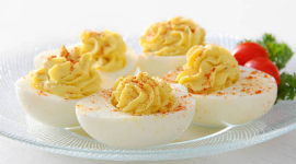 Фаршировані яйця — улюбленці святкових обідів (Рецепт)