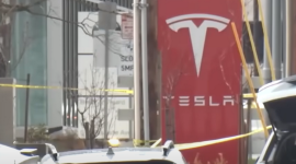 В ответ на активность Маска офисы и автомобили Tesla в разных странах подверглись актам вандализма