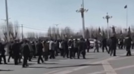 Китайські пенсіонери вийшли з протестом до будівлі Управління соціального забезпечення (ВІДЕО)