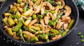 Приготуйте курятину з куркумою та спаржею за 30 хвилин (ФОТО)