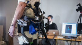 Створено роботизований екзоскелет, який допоможе літнім людям не падати