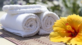 Белые махровые полотенца высокого качества для отелей и SPA 