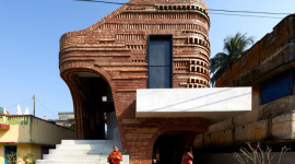 Громадський центр у стилі древніх храмових споруд із теракоти з’явився в Індії (ФОТО)