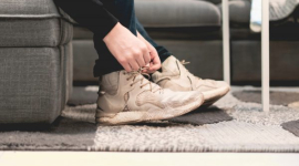 Снимаем обувь в помещении: Хорошие манеры или необходимость для здоровья домочадцев?