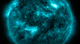 Ученые связывают необычное северное сияние с огромным пятном на Солнце