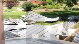 В Краснодаре дети пострадали, когда ветер сорвал крышу со здания школы