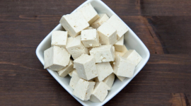 Золотистий та хрусткий тофу на сковороді (Рецепт)