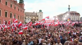 Десятки тисяч людей вийшли на мітинги у Варшаві, щоб підтримати своїх кандидатів у президенти (ВІДЕО)