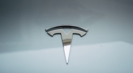 Tesla запускает функцию «Полностью автономное вождение» в Литве