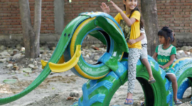 Уникальные детские площадки из старых шин установили в Бангалоре (ФОТО)
