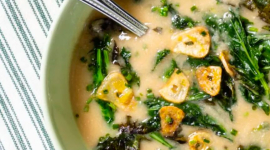 Вершковий суп з нутом, броколі та часником (Рецепт)