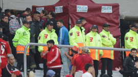 Фанат погиб на футбольном матче в Аргентине, упав с трибун