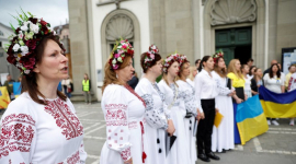 Украинские беженцы спели "Оду к радости" Бетховена возле швейцарского саммита