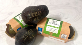 Стремясь снизить использование наклеек, британская компания начала маркировать авокадо с помощью лазера