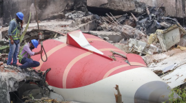 Індійські слідчі завантажили дані з чорних скриньок літака Air India (ВІДЕО)