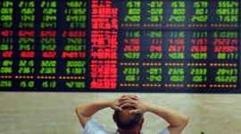 Інвестори фондового ринку Китаю зазнають великих втрат