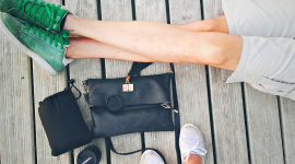 Як поєднувати сумку і кроси: стильні образи