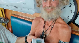 Австралиец и его собака, пробывшие в море 3 месяца, питались сырой рыбой