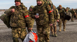 Россия испытывает нехватку оружия и живой силы, заявил представитель НАТО