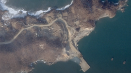 КНДР расширяет ракетный полигон, построив морской пирс, сообщает ICEYE