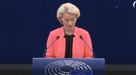Глава Єврокомісії звинувачує супротивників у поширенні теорій змови перед вотумом недовіри (ВІДЕО)