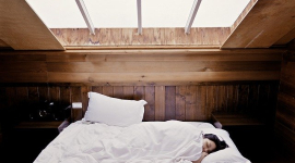 Сон в освітленій спальні небезпечний для здоров’я