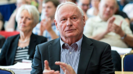 Немецкий политик критикует производителя вакцин Pfizer: Ковидиоты, злоупотребление властью и мания величия