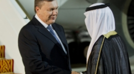 Янукович відбув до Арабських Еміратів, де зустрінеться з шейхами