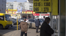 Долар в Україні подешевшав до менш ніж 10 грн