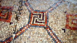 Диво стародавньої синагоги - античні свастики з мозаїки