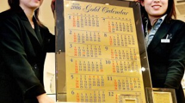 Золотий календар на 2006 рік виставлено для продажу в Японії