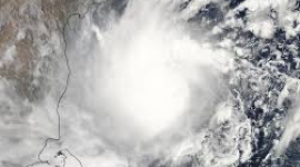 Руйнівний шторм Махасен прийшов на узбережжя Шрі-Ланки