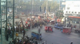 В Китае горожане заблокировали дорогу в знак протеста сносу их новых домов