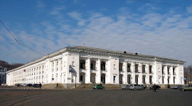 Спецназ взяв в облогу Гостиний двір