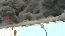 В Новосибирске вспыхнул пожар на 4 га складской площади