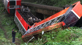 У Тайвані потяг зійшов з рейок: 5 людей загинуло 