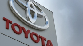 Toyota приостанавливает выпуск машин в Америке
