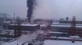 У Києві горить величезний склад будматеріалів на заводі «Вулкан»