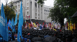 Под ВР собрались митингующие «за» и «против» языкового законопроекта