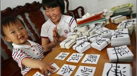Китайская девочка, которой нет ещё и 2-х лет, уже знает 2 тысячи иероглифов