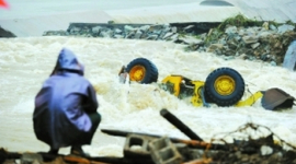 Наводнения и тайфун грозят Китаю крупной трагедией