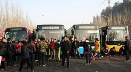 Китайським селянам затримують зарплату майже рік, але їх акція протесту протрималася лише 15 хвилин