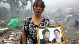 Влада забороняє батькам вшанувати пам'ять своїх дітей, загиблих під час землетрусу