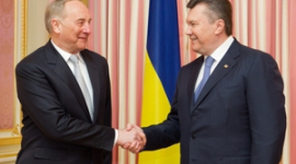 Всіх депутатів-сумісників позбавлять мандата — Янукович