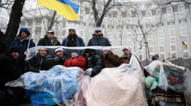 Голодающие у стен правительства чернобыльцы отказываются от воды