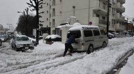 Число загиблих в Японії від рекордних снігопадів зростає